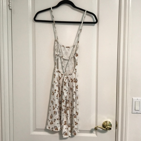 Brandy Melville Summer Bundle - Picture 3 of 6